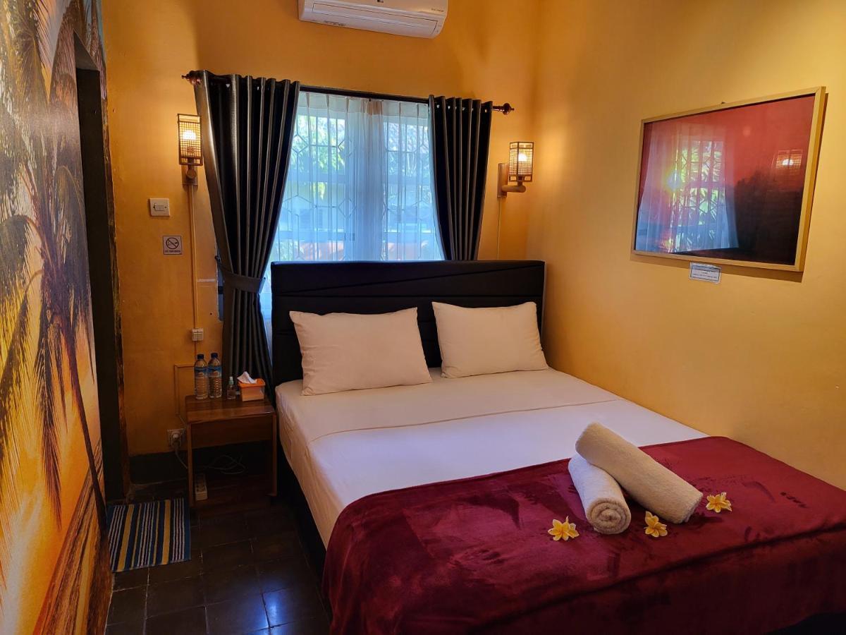 Dewi Sri Guesthouse Mataram Exterior photo